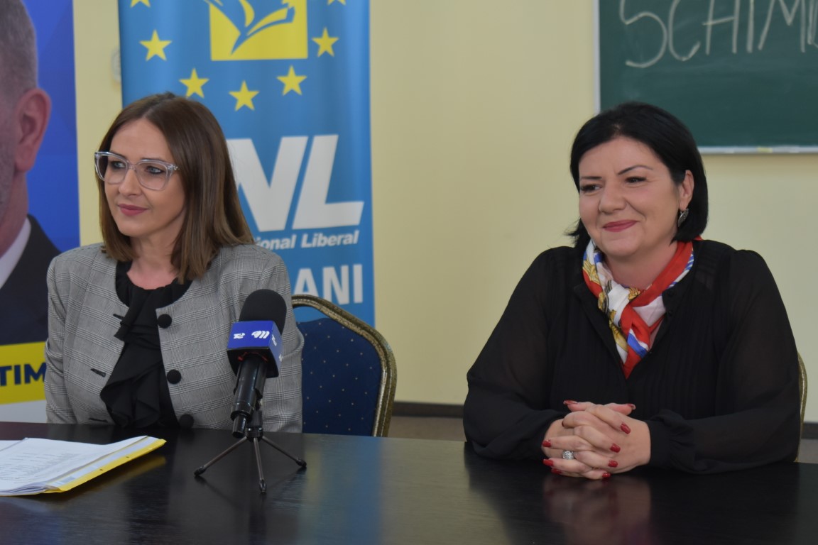 Putere politică pe tocuri: Ea este avocata din conducerea Organizației Municipale a PNL - VIDEO 