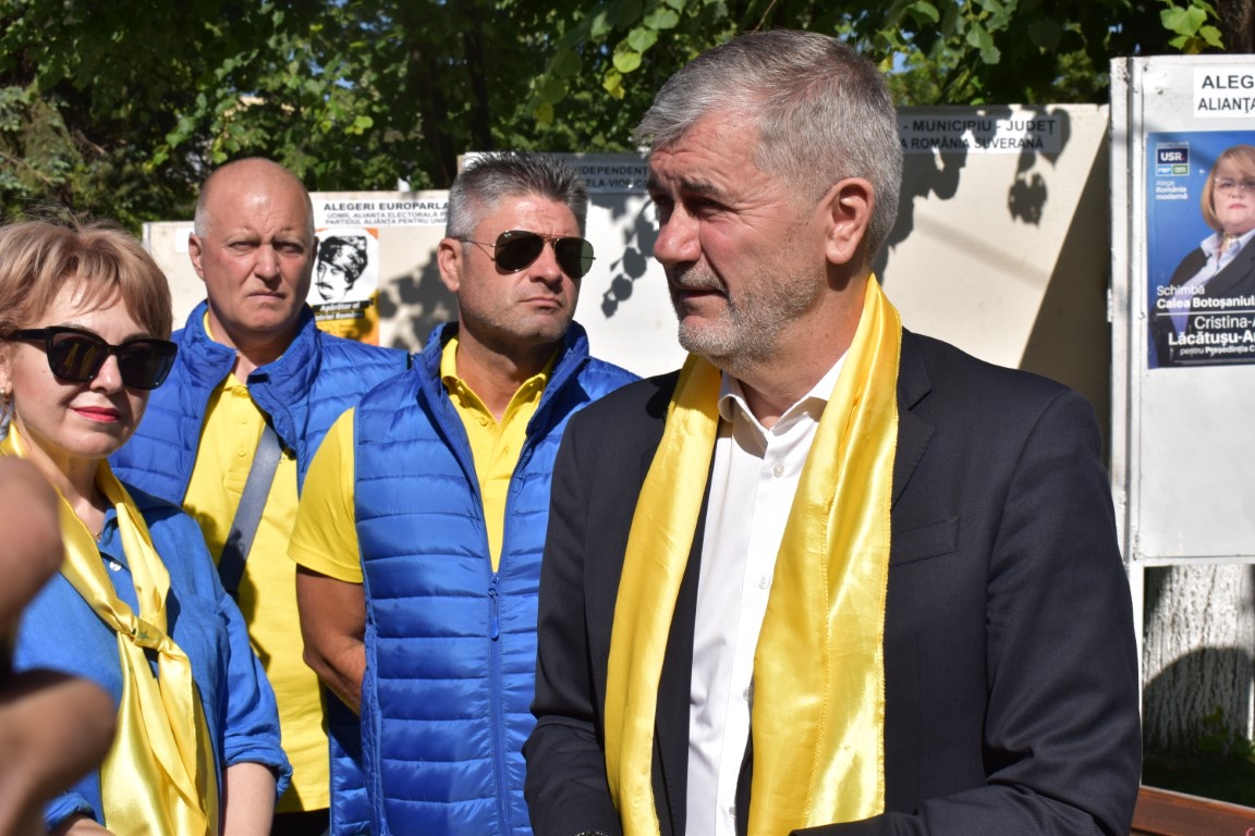 Flutur și încă trei liberali pe cale să fie lăsați fără mandatele de consilieri locali