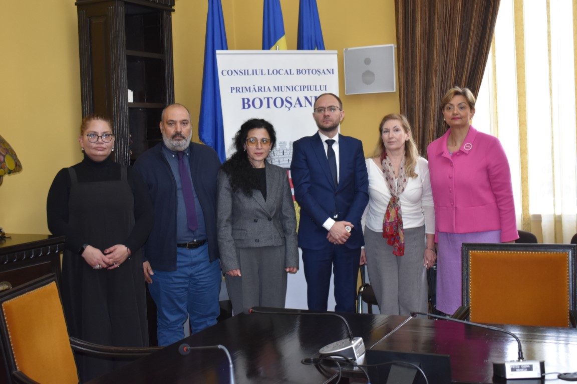 Mesaj subtil: Păun, liderilor romilor din România, pregătit să urce în avion să vină la Botoșani - VIDEO 