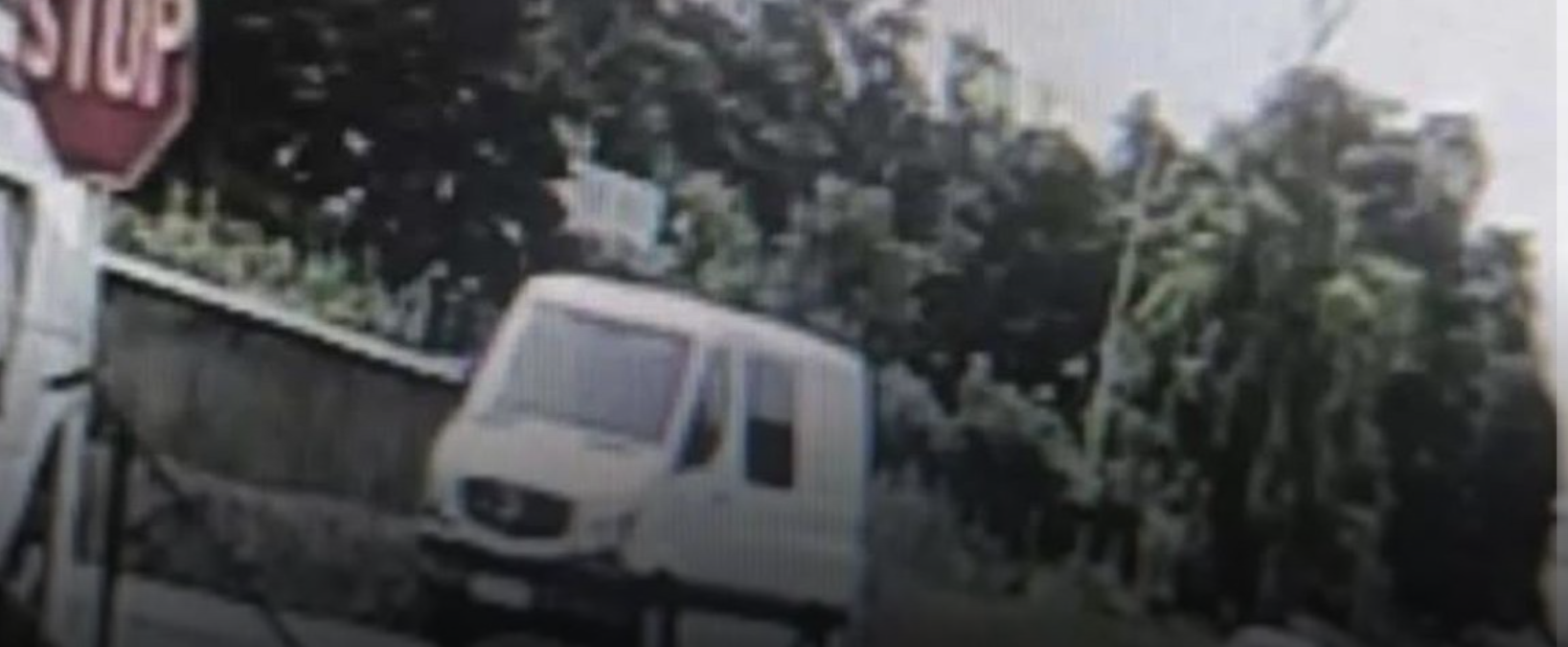 REACȚIA Poliției Botoșani cu privire la duba misterioasă care răpește fete