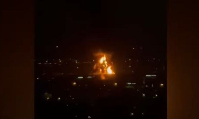 Haos pe aeroportul din Dubai: Atac cu drone, zboruri suspendate și incendiu la un rezervor de combustibil