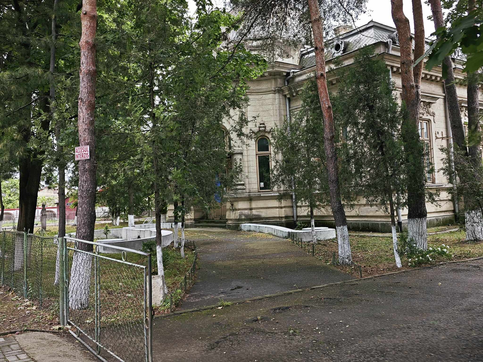 Consilierii au votat: Primăria Botoșani preia clădirea de pe bulevard 