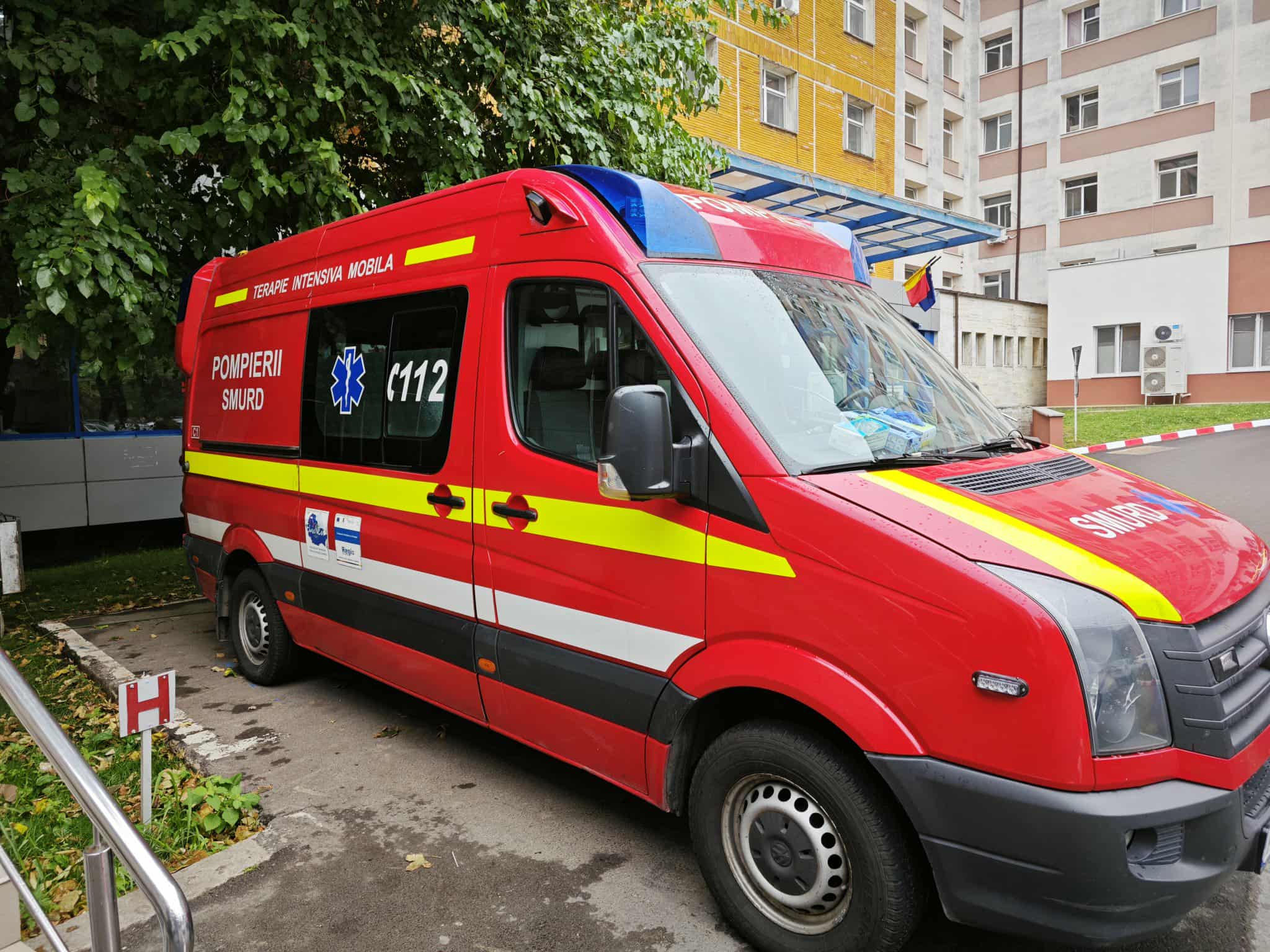 Tânără beată lovită de un tir: A fost transportată în comă la spital 