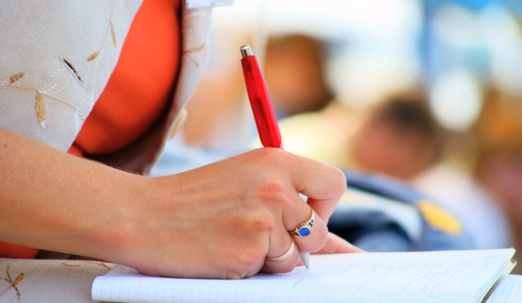 Examenul de TITULARIZARE: Zeci de candidați din Botoșani s-au RETRAS după ce li s-a făcut rău 