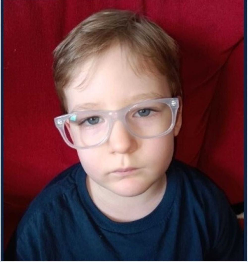 Caz unic în România! Un botoșănean luptă să-l salveze pe Efrem, un copil special cu o boală rară