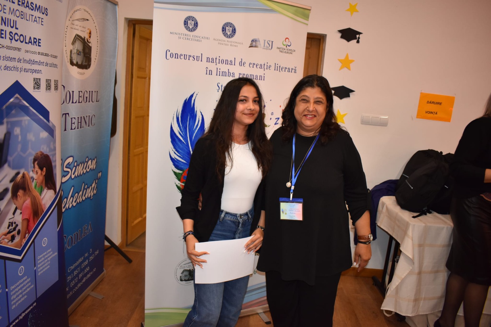 eleve premiate  la un concurs de creatie literara