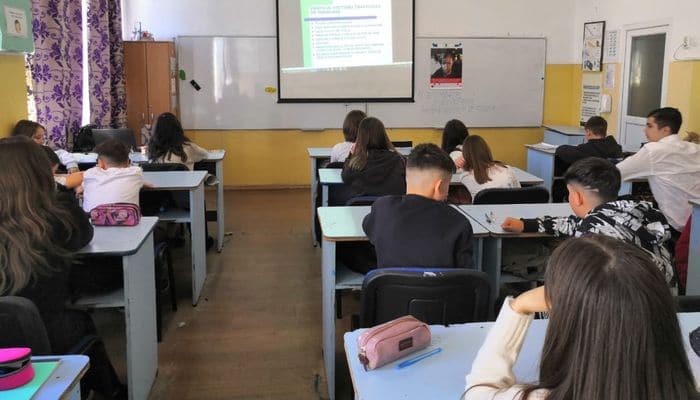 Anul școlar 2026-2027 începe mai devreme: schimbări la vacanțe și examene pentru elevii din Botoșani