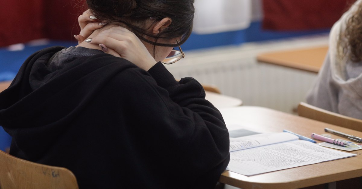 Elevii premianți la olimpiade pot intra la liceu fără Evaluarea Națională: proiect în consultare