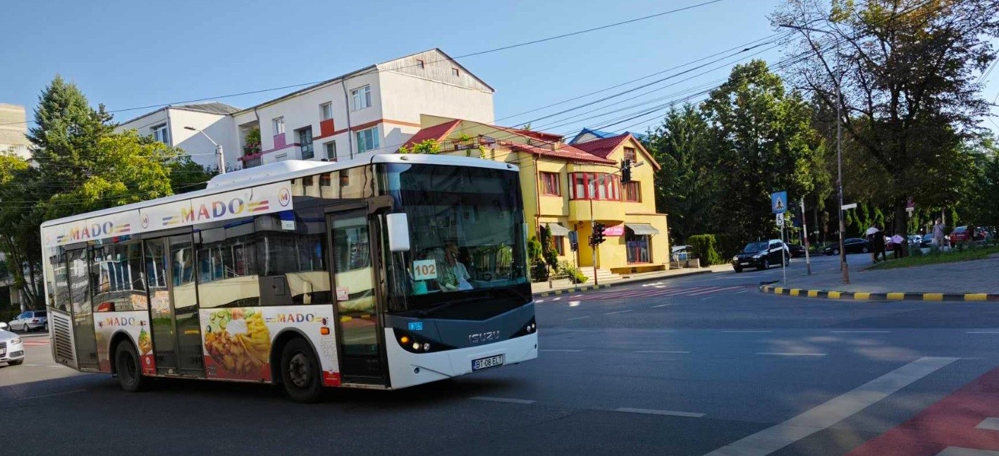 Eltrans face bani frumoși din reclamele pe autobuze 