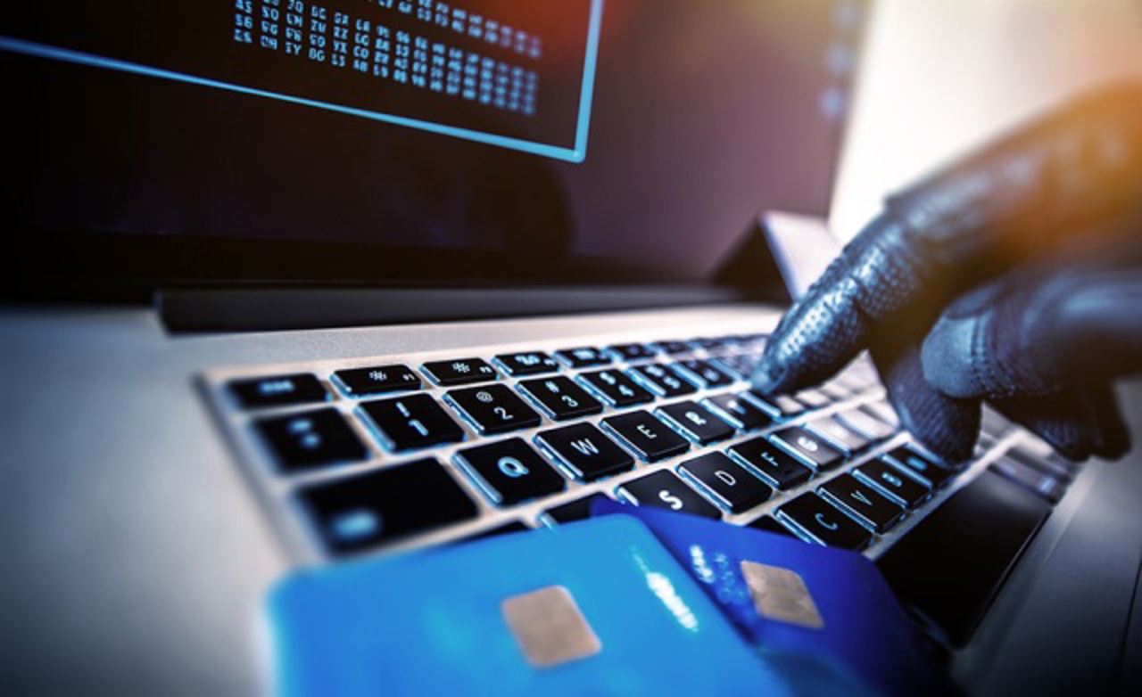 O botoșăneancă celebră a devenit victima unei fraude online: Escrocii au cerut bani în numele ei - Telefonul meu suna continuu