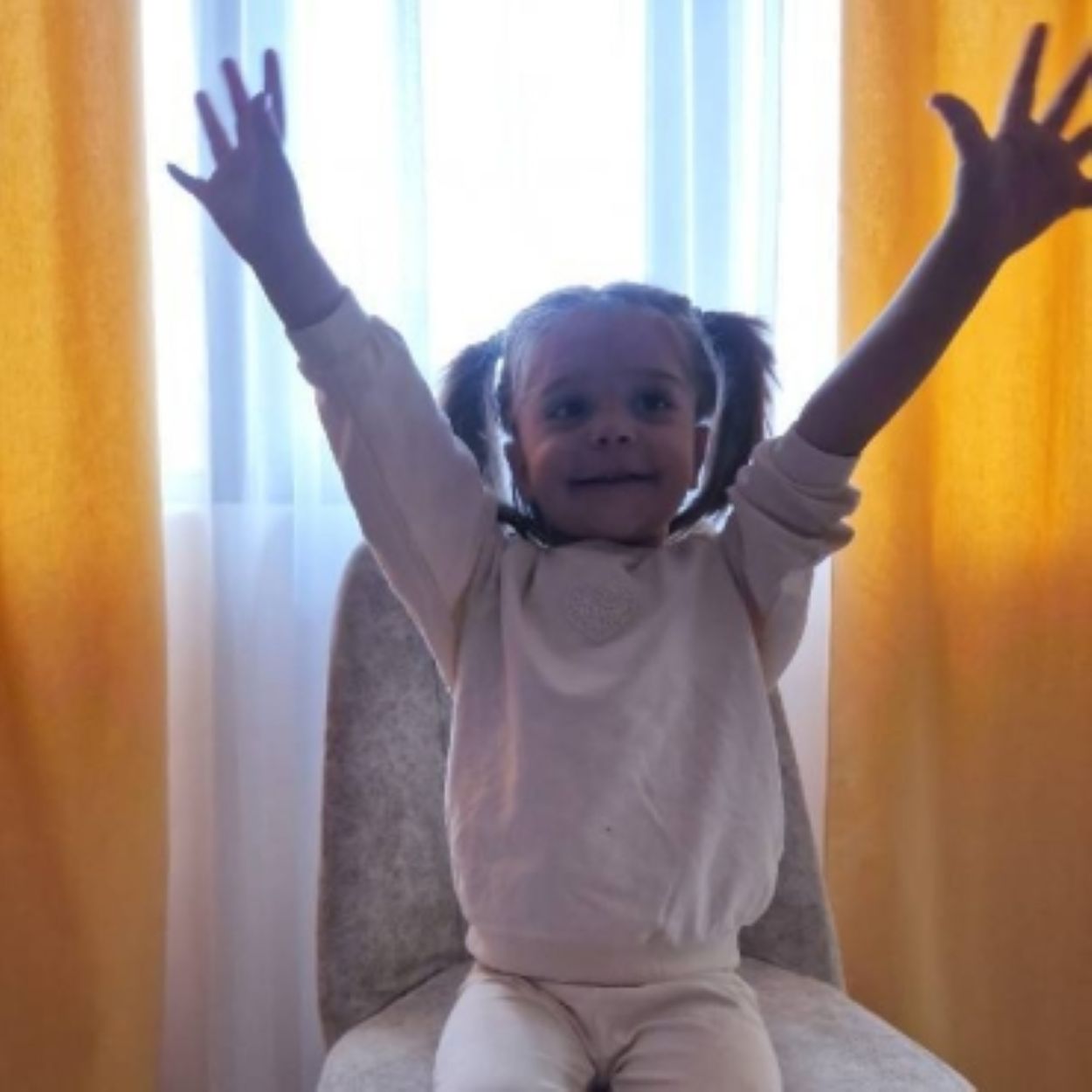 Eva Stefania fetița care are nevoie de ajutor