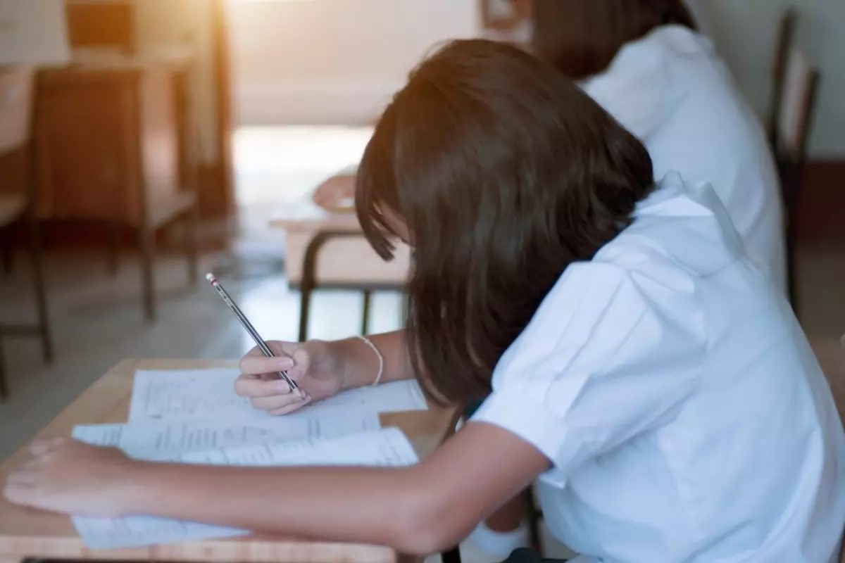 Diferențe colosale: Elevi cu note de 4 la Evaluarea Națională și media anilor de gimnaziu de aproape 9,5