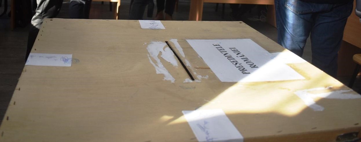 Primele exit poll-uri: Bătaie între Lasconi și Călin Georgescu pentru turul II