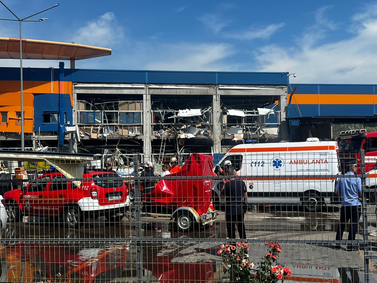 OFICIAL: În momentul exploziei de la Dedeman se lucra la sistemul de alimentare cu gaz al magazinului  