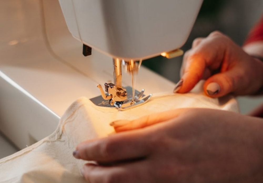 Fabricile de confecții din Botoșani angajează zeci de persoane – LISTA locurilor de muncă 