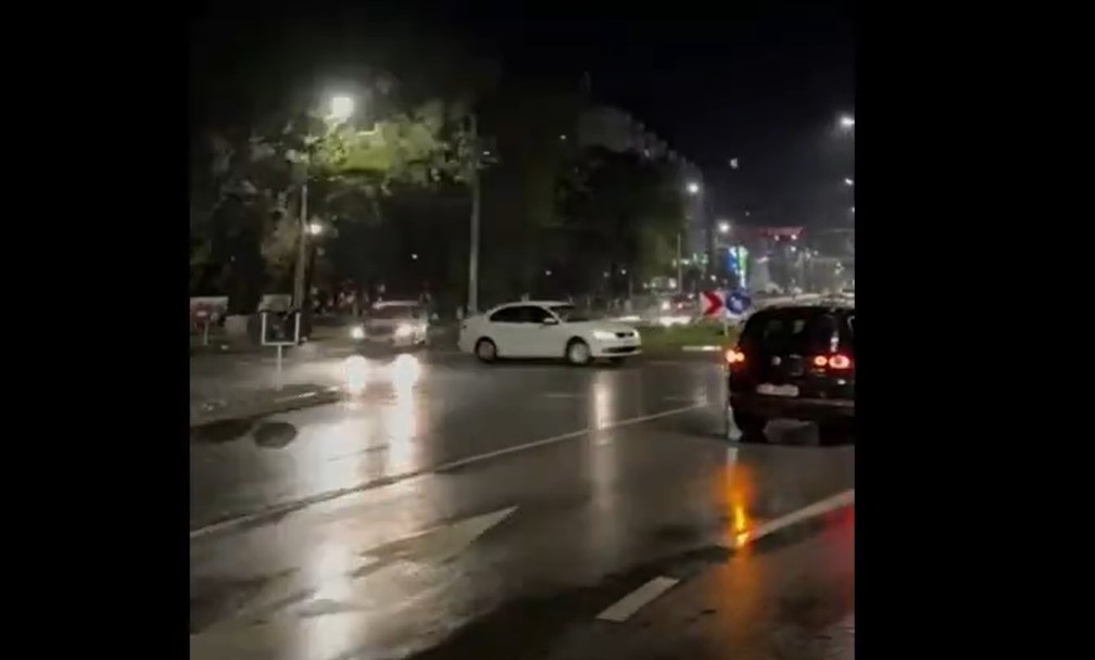 CLIPUL ZILEI: Atunci când iluminatul public se apucă de bairam, Botoșaniul devine o imensă discotecă