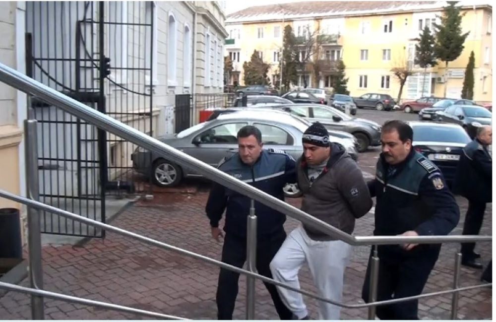 „Duțu” este de negăsit! Individul care i-a dat cu sabia în cap unui polițist a dispărut de acasă 