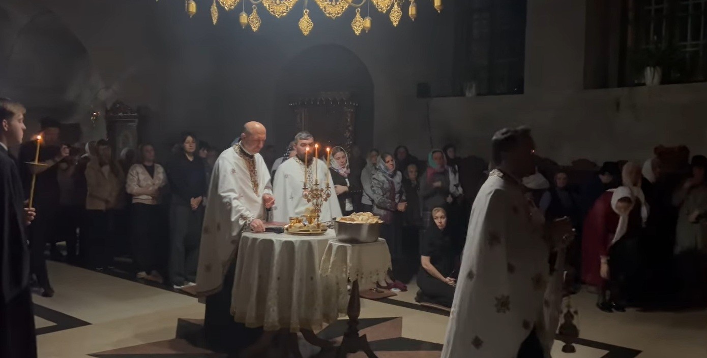 Rugăciune de noapte la Biserica Vovidenia, preotul paroh: Nu poți trăi veșnic dacă nu-L vezi pe Dumnezeu