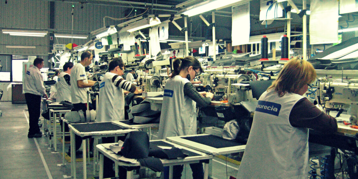 Patronii din Botoșani, obligați să negocieze salariile dacă au cel puțin 10 angajați