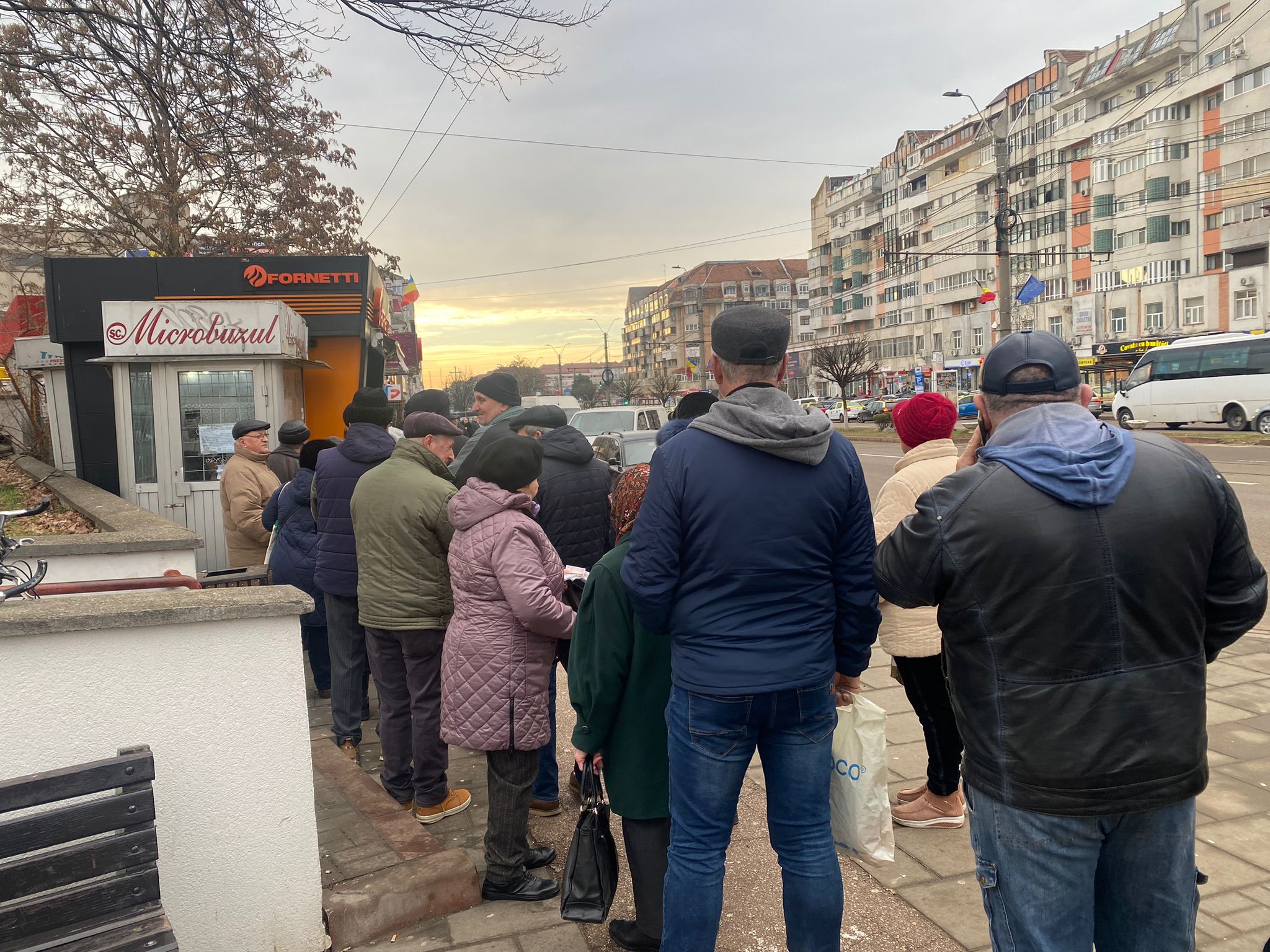 Sute de pensionari din municipiul Botoșani au rămas fără abonament gratuit pentru transport public