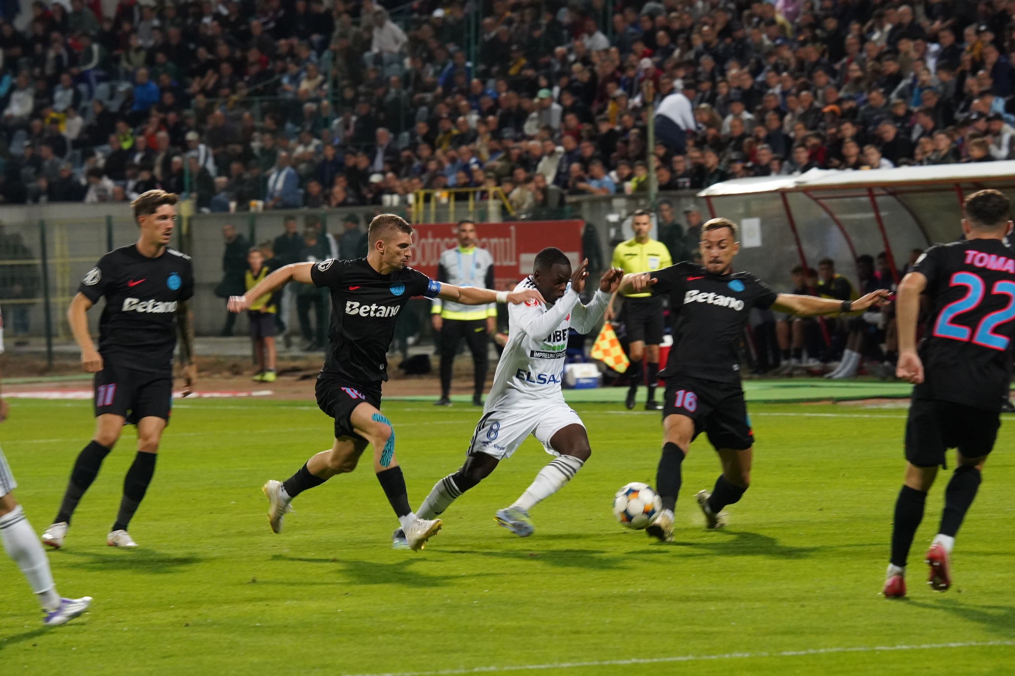 Cu FC Botoșani pe primul loc, Iftime ironizează FCSB: Ne văd ca pe niște sălbatici