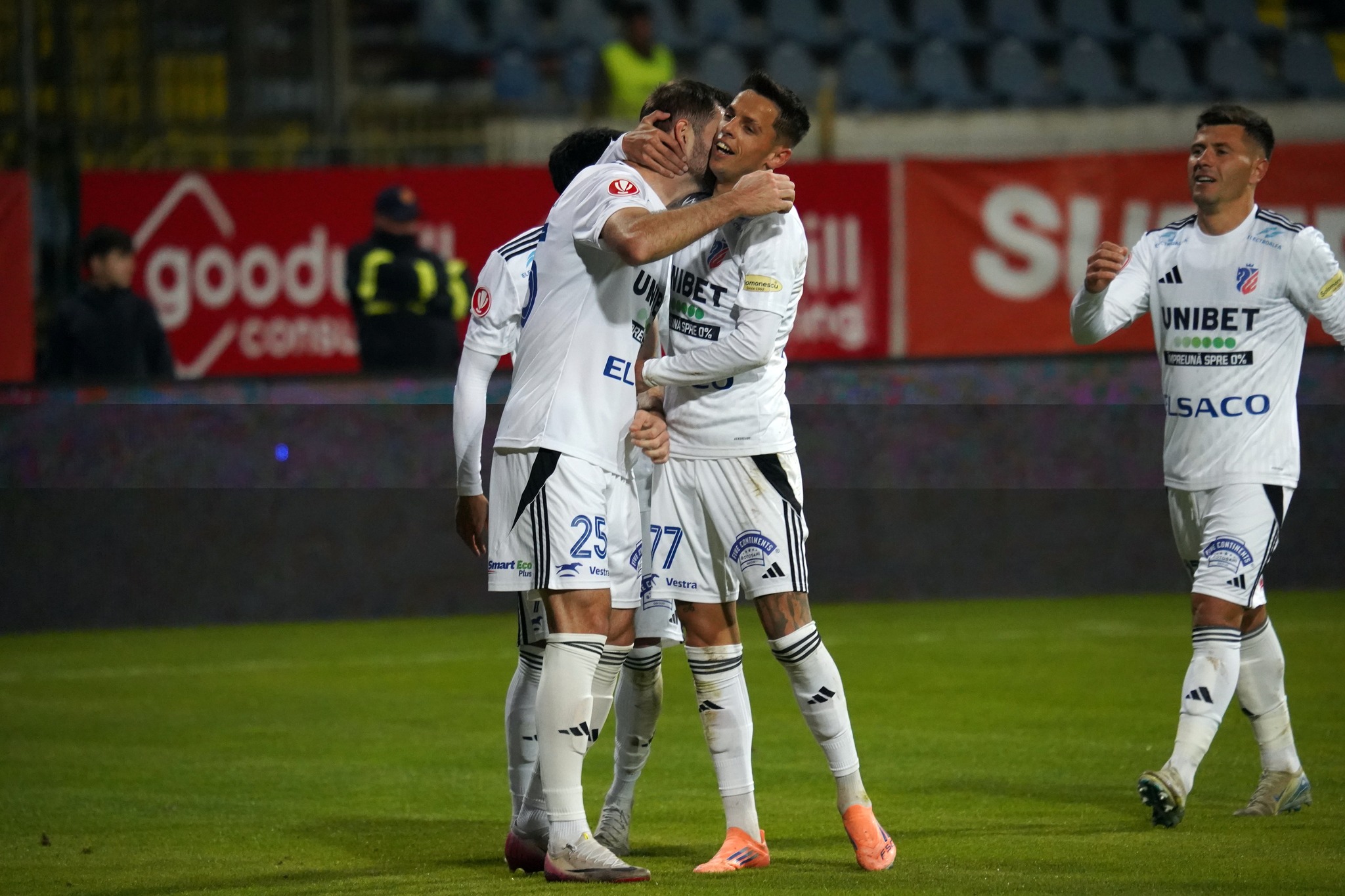 Doar FC Botoșani și încă cinci cluburi au respectat în totalitate regula „5+6”