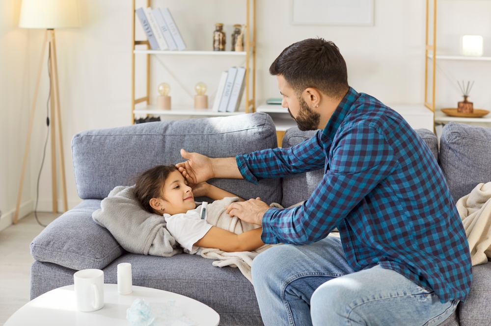 De ce face copilul febră? Cauze și când mergem la doctor