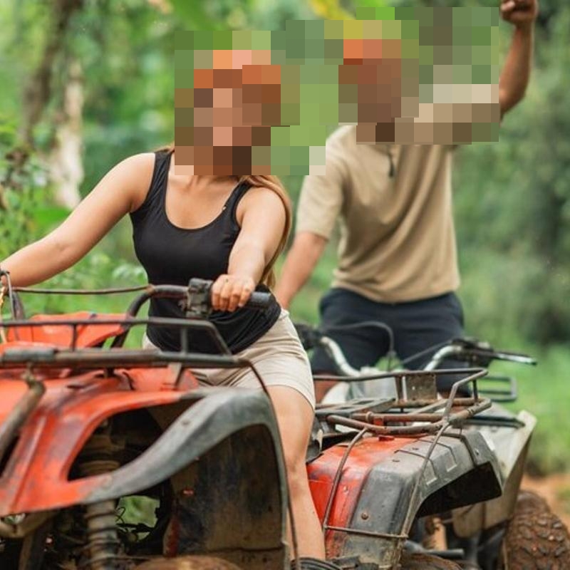 femeie pe ATV