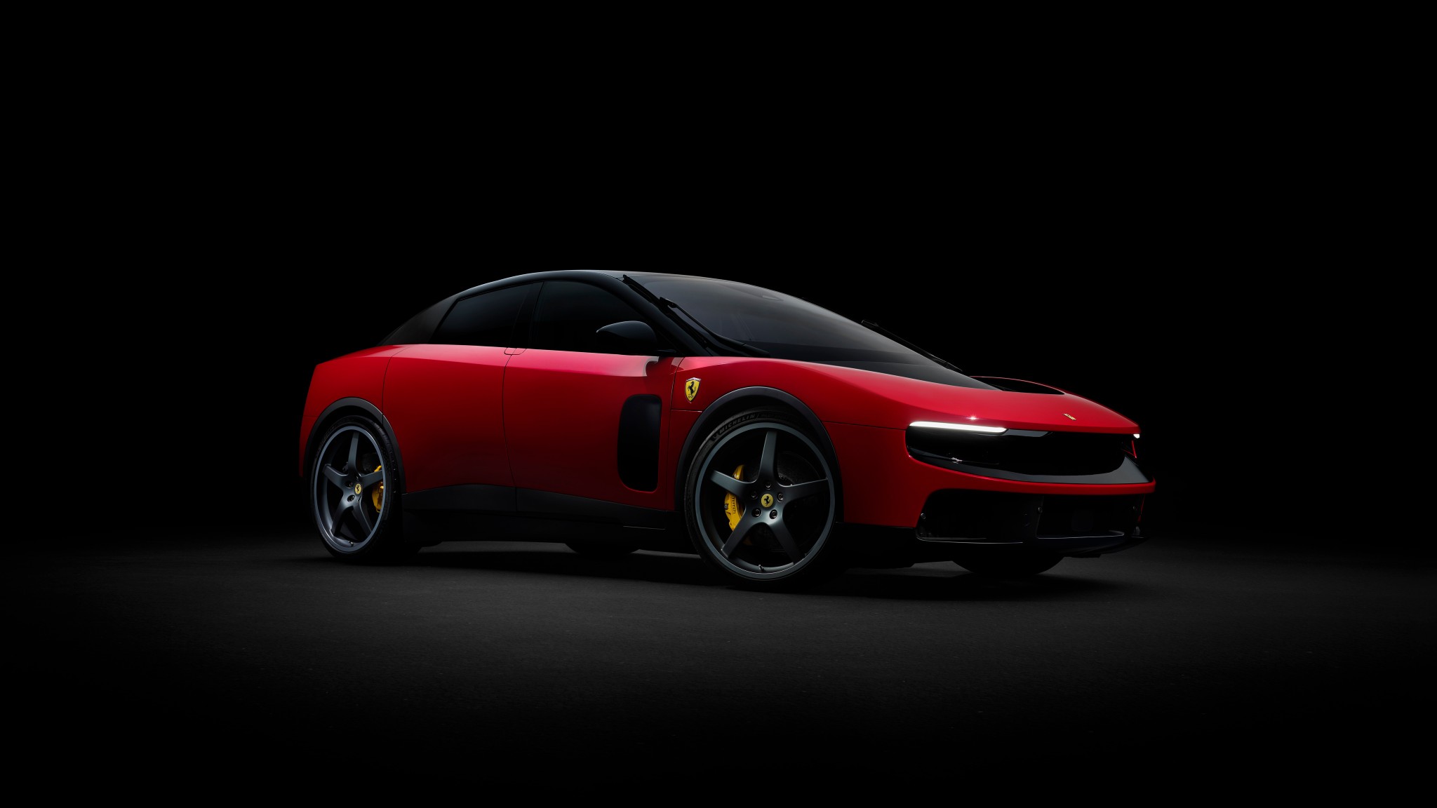 Premieră absolută la Ferrari: Primul model electric, Luce, sparge tiparele cu 5 locuri