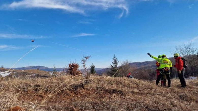 ALARMĂ: Două fete dispărute în furtuna de astăzi, căutări în pădure