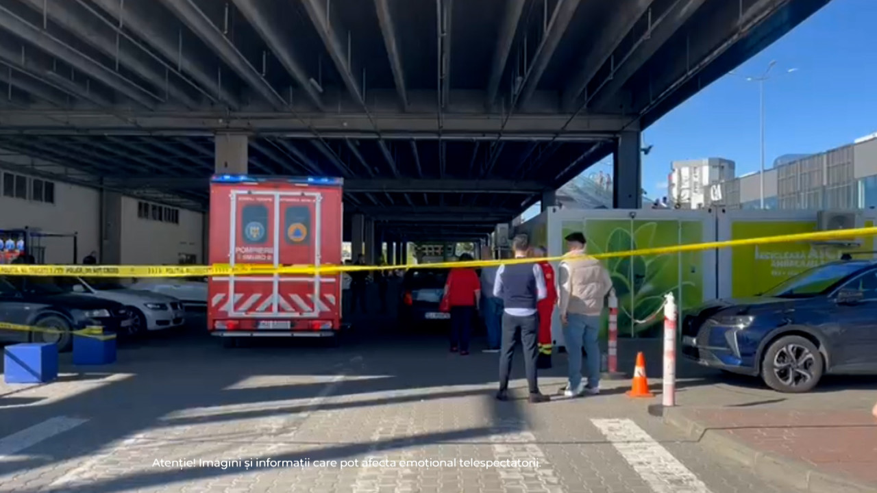 fetita moarta in bratele mamei sale