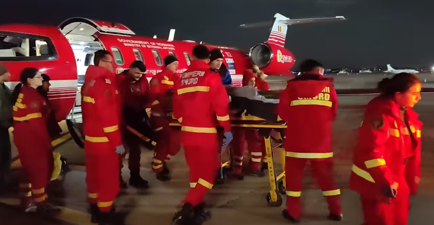 Fetițele rănite în explozie transportate cu avionul SMURD, medicii din București le-au monitorizat în permanență – VIDEO 