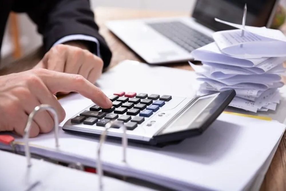 Se pregătește lista companiilor de stat care vor fi închise: CFR Marfă, printre „găurile negre"