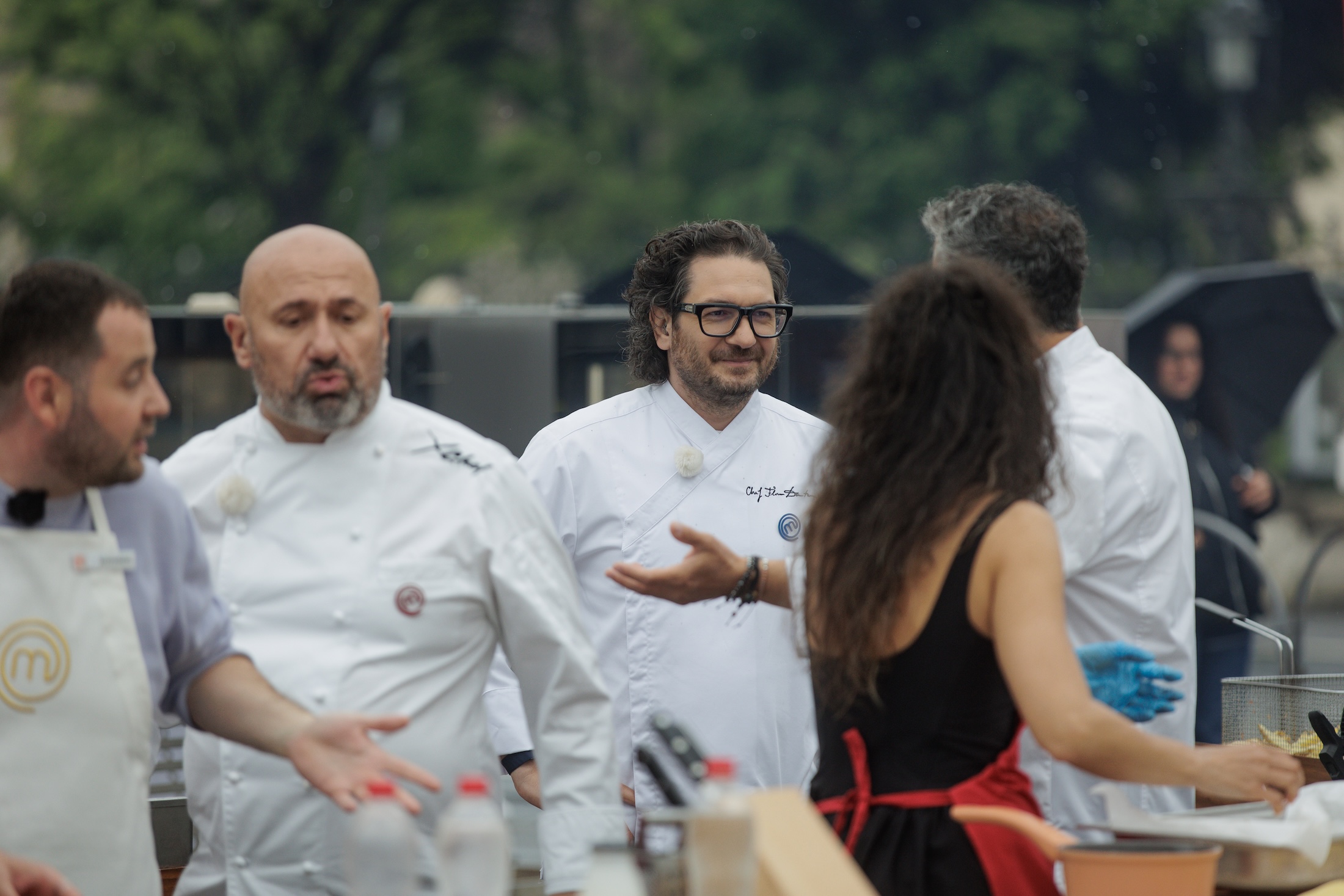Un personaj misterios și tensiuni la „MasterChef”. Locul inedit unde vor găti concurenții