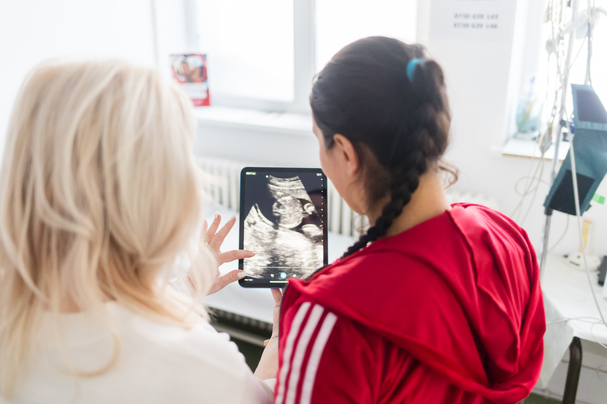 Harta mamelor minore: CÂTE adolescente de la Botoșani au născut 