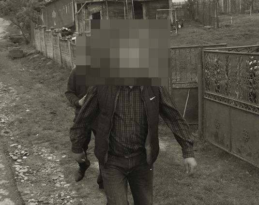 Strigăt de ajutor de la un botoșănean amenințat de un vecin: Îmi este frică să ies din casă / Dacă-l opriți și-i puneți fiola el este beat