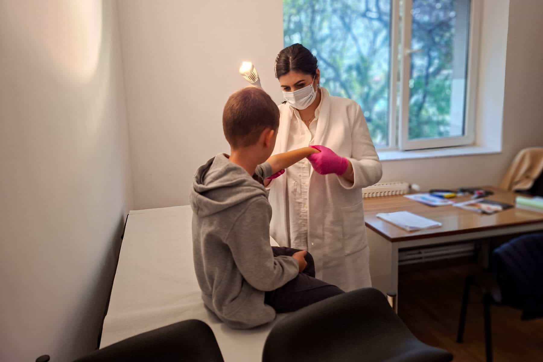 Caravana Medicală „Providența” a adus consultații gratuite pentru copiii și vârstnicii din Mihălășeni