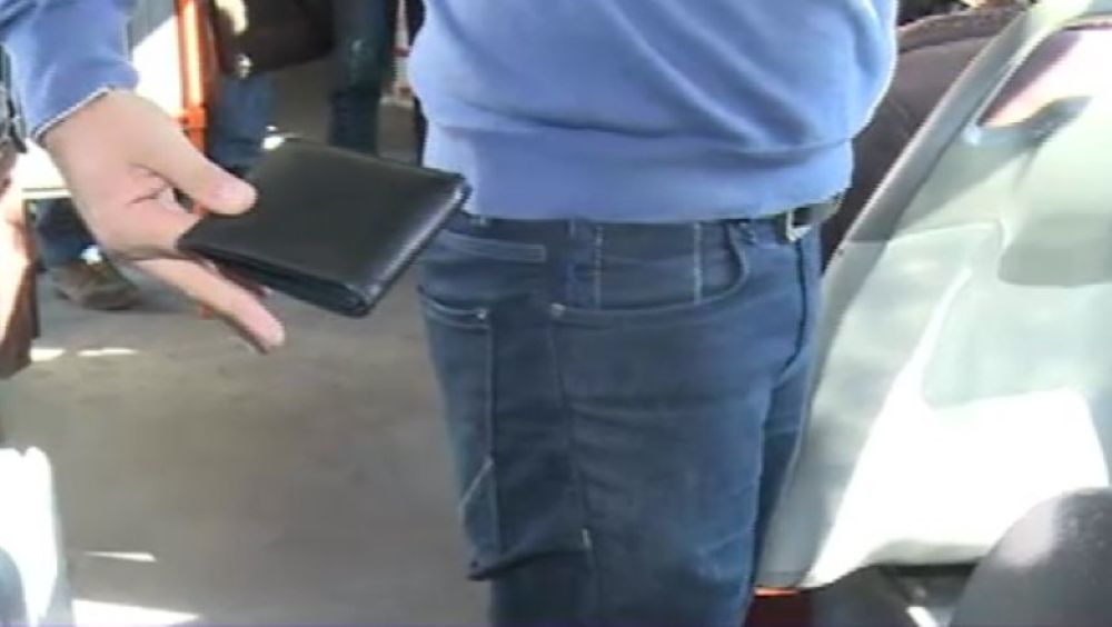 La Botoșani: Un puștan a furat 1.000 de euro din buzunarele unui ucrainean