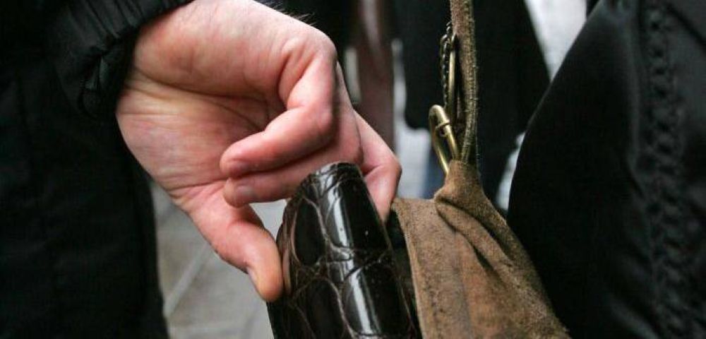 O botoșăneancă a rămas fără 3.500 de lei într-un moment de neatenție 