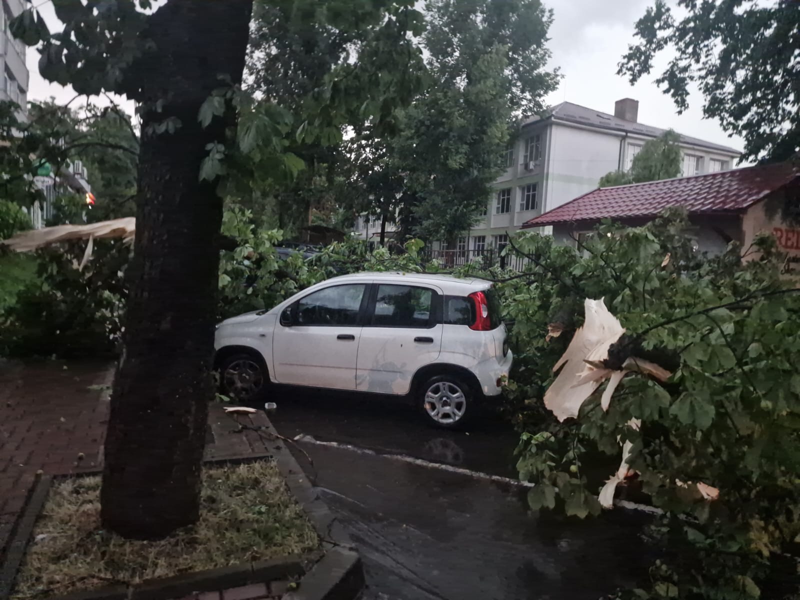 Vremea extremă din ultimele zile se domolește - ANM: Pericolul vine din altă parte