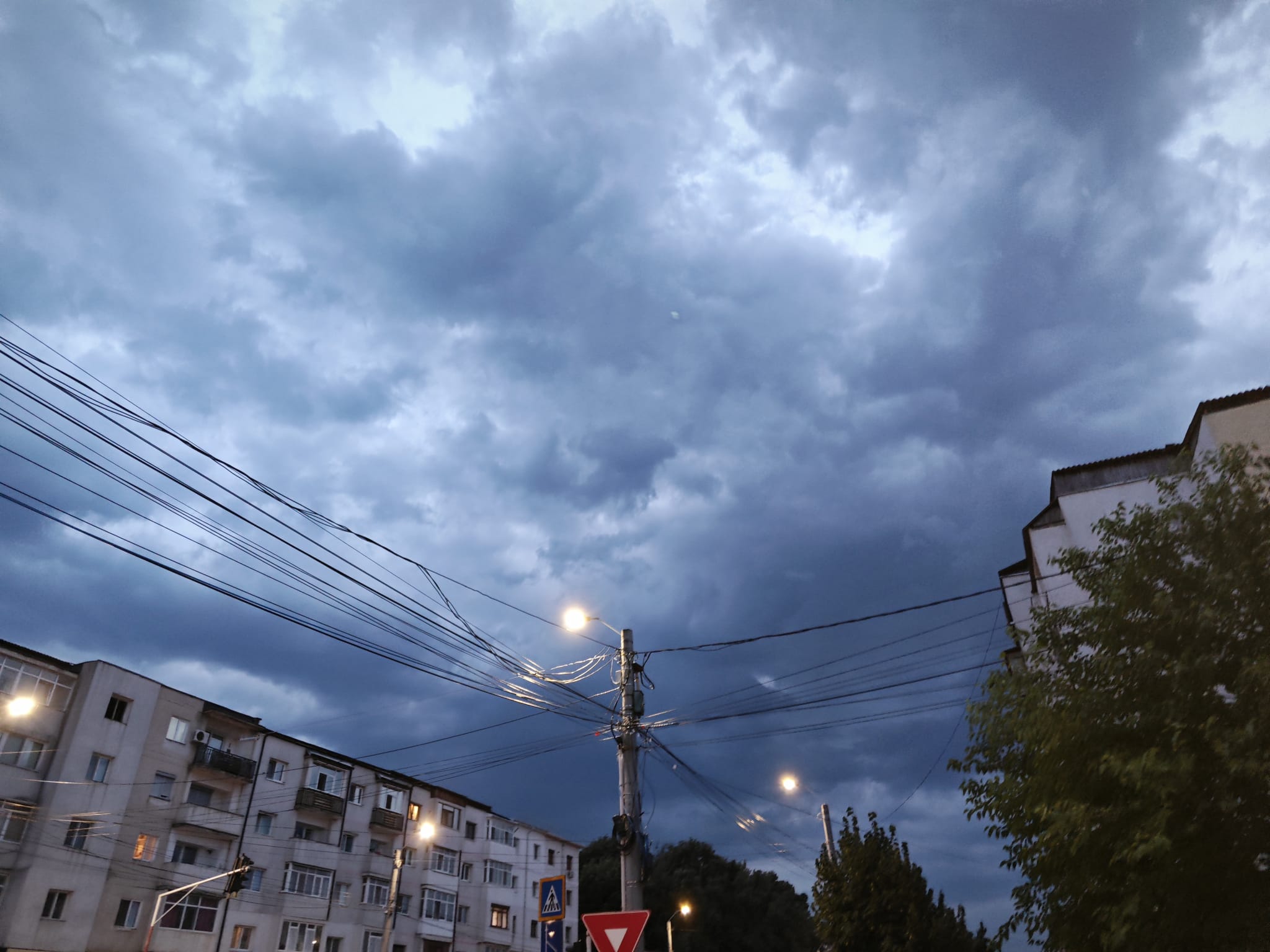 Furtuni puternice anunțate în această toamnă de climatologi: Va trebui să ne adaptăm