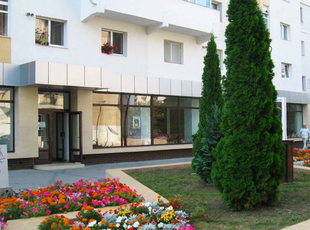 „În căutarea ferestrei”: Expoziție cu patru artiști în premieră la Botoșani