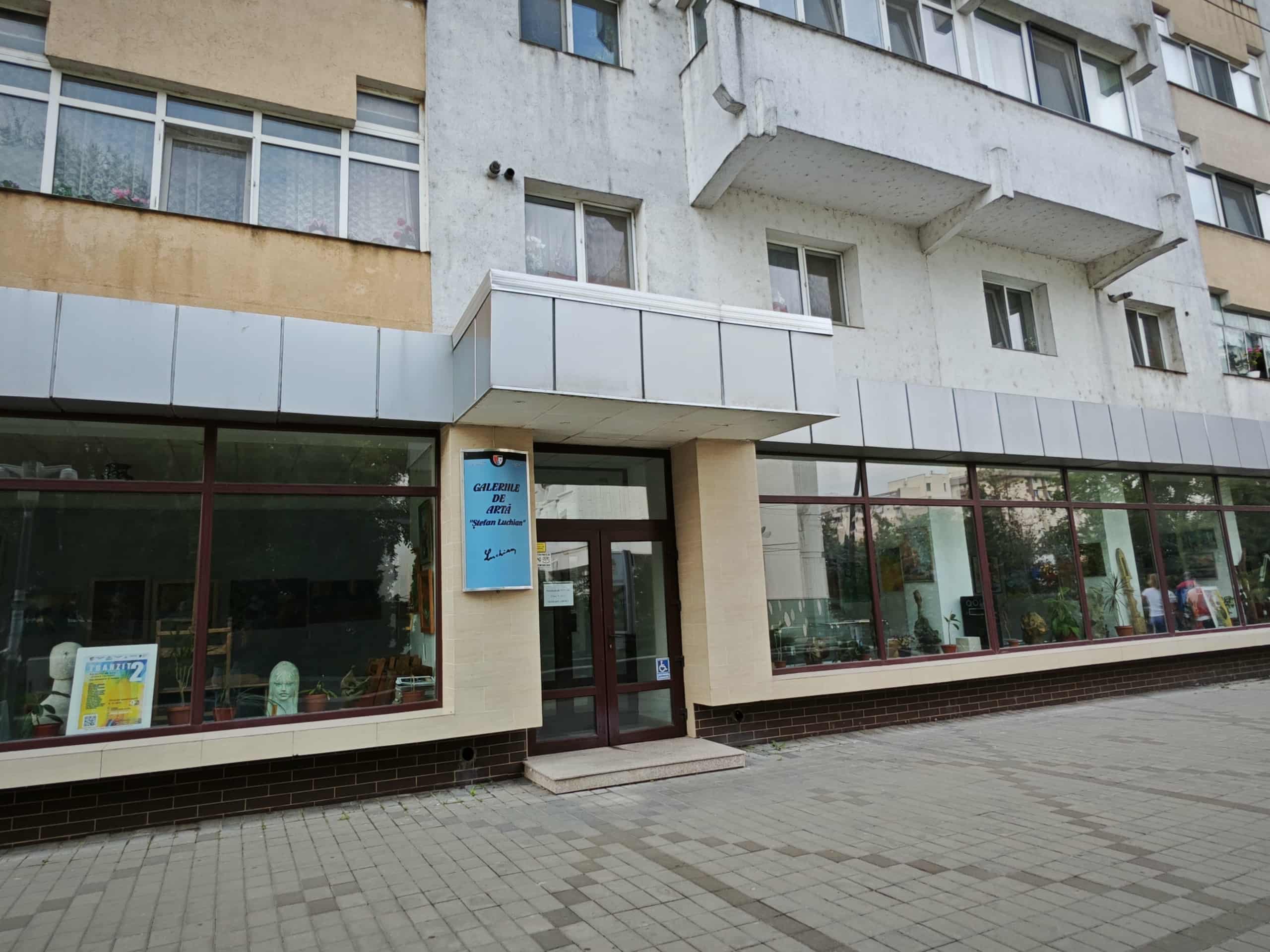 Peste 100 de artiști expun la Botoșani, expoziție cu un invitat de onoare 