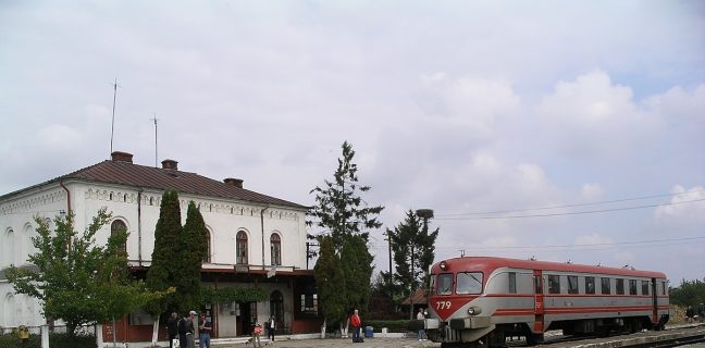 O fundație se luptă pentru salvarea unei gări vechi din Botoșani pe care CFR vrea să o demoleze