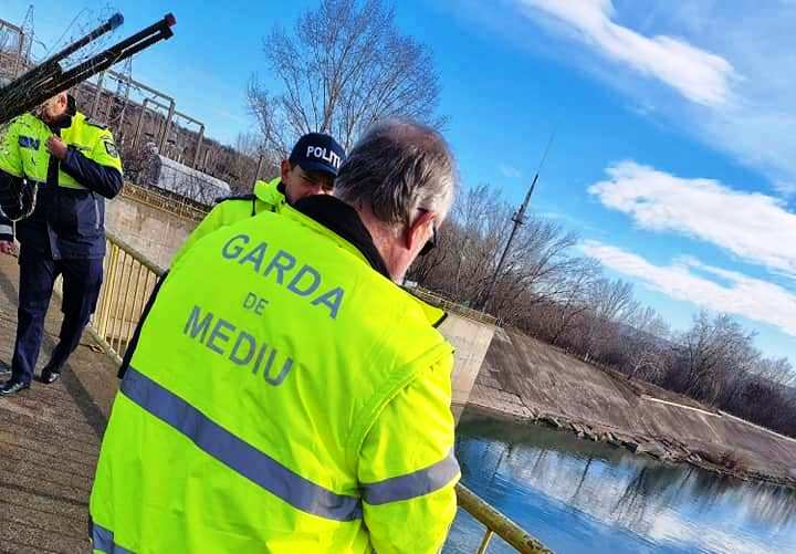 Salariații Gărzii de Mediu reclamă că sunt lipsiți inclusiv de suport psihologic și cer renunțarea la tăierea sporului de condiții vătămătoare