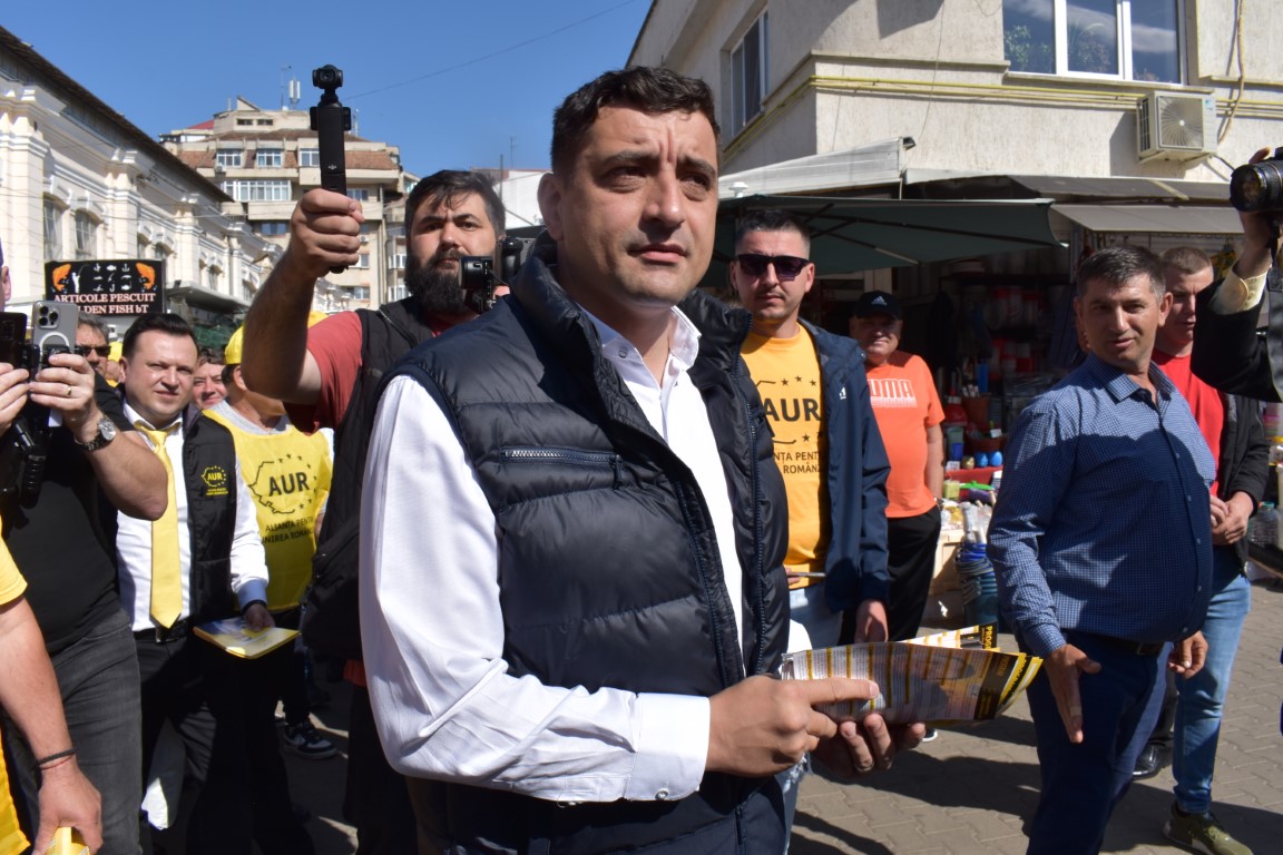 CLIPUL ZILEI: George Simion, baie de mulțime la Botoșani în plină campanie