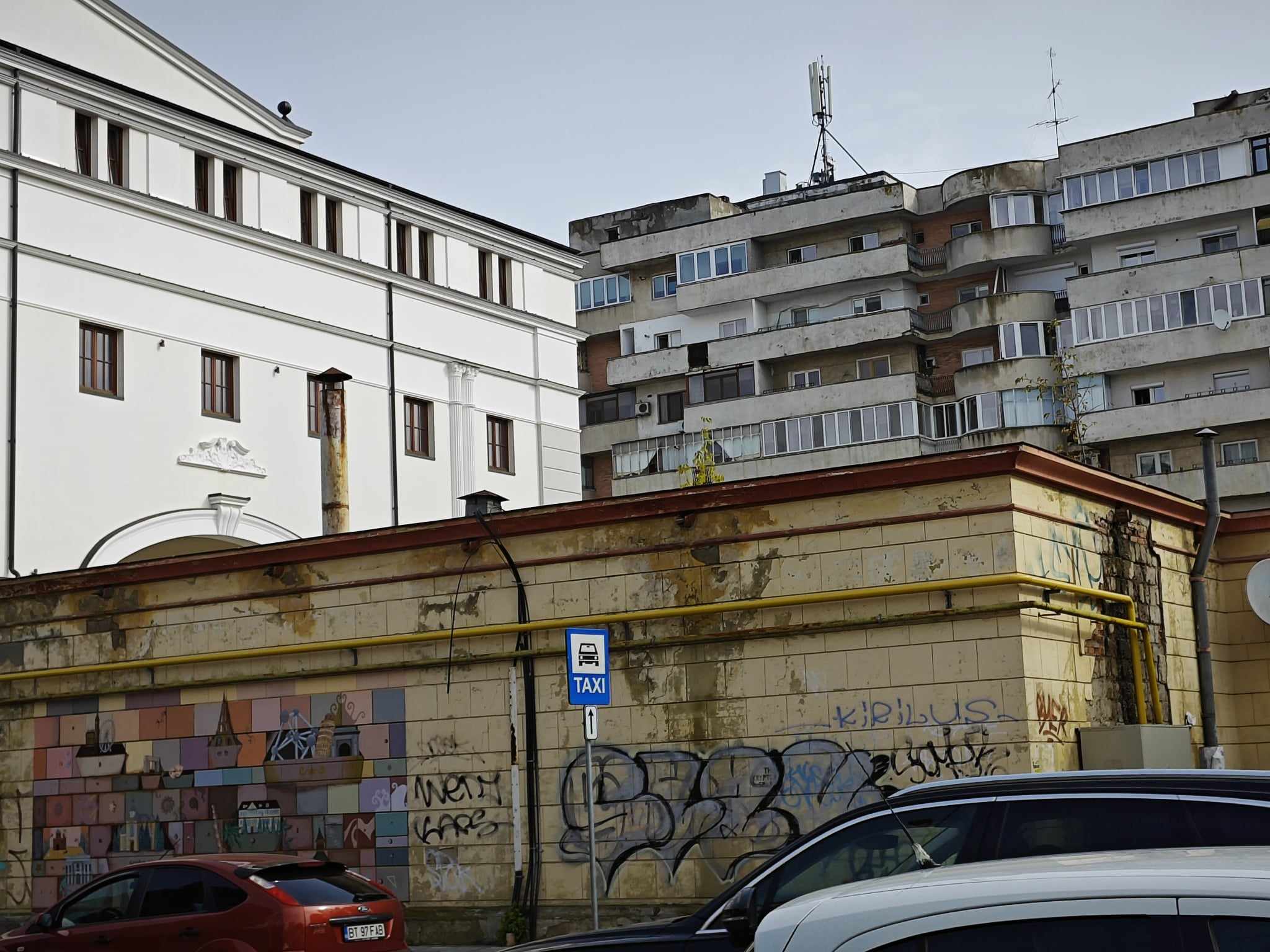 LICITAȚIE lansată pentru reabilitarea Grădinii de Vară, bustul din fața teatrului mutat puțin 