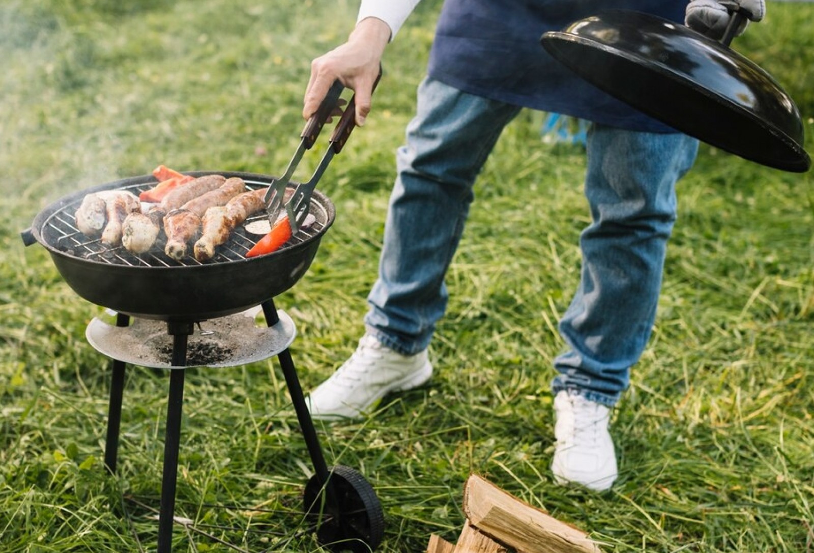 Grătar încins în Parcul Tineretului, „bucătarul” amendat cu 1.000 de lei 