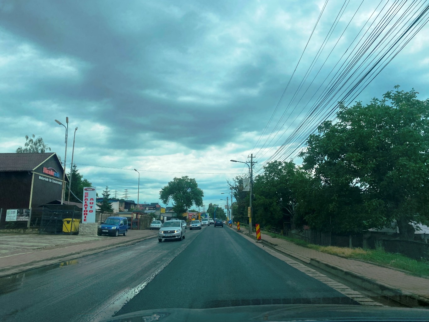 Atenționare meteo pentru un oraș și 13 comune: Grindină și vijelii