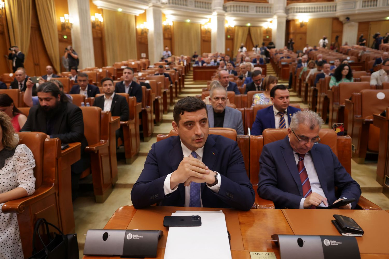 Opoziția depune moțiunile de cenzură miercuri seară, votul amânat pentru duminică